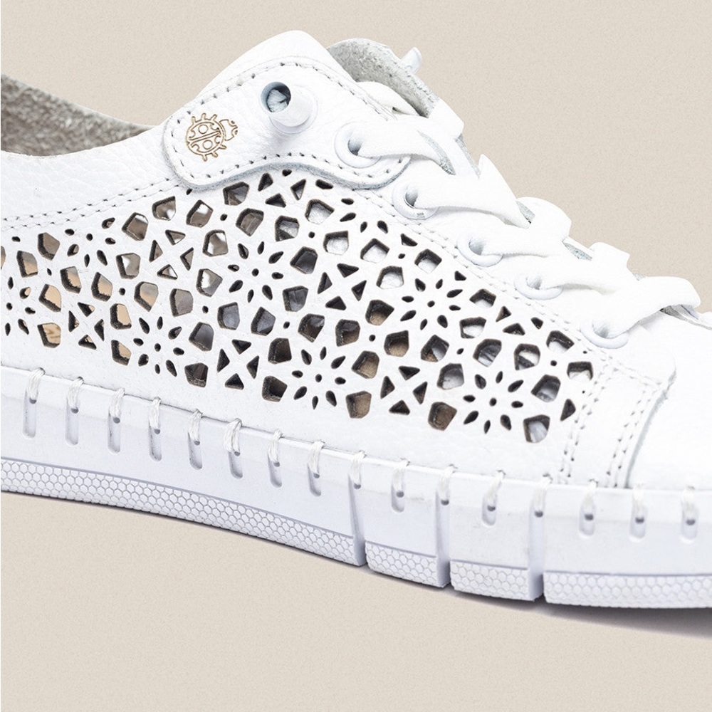 Yokono‎ Leather Laser Cut Sneakers White Women’s Size 41 - Picture 4 of 16